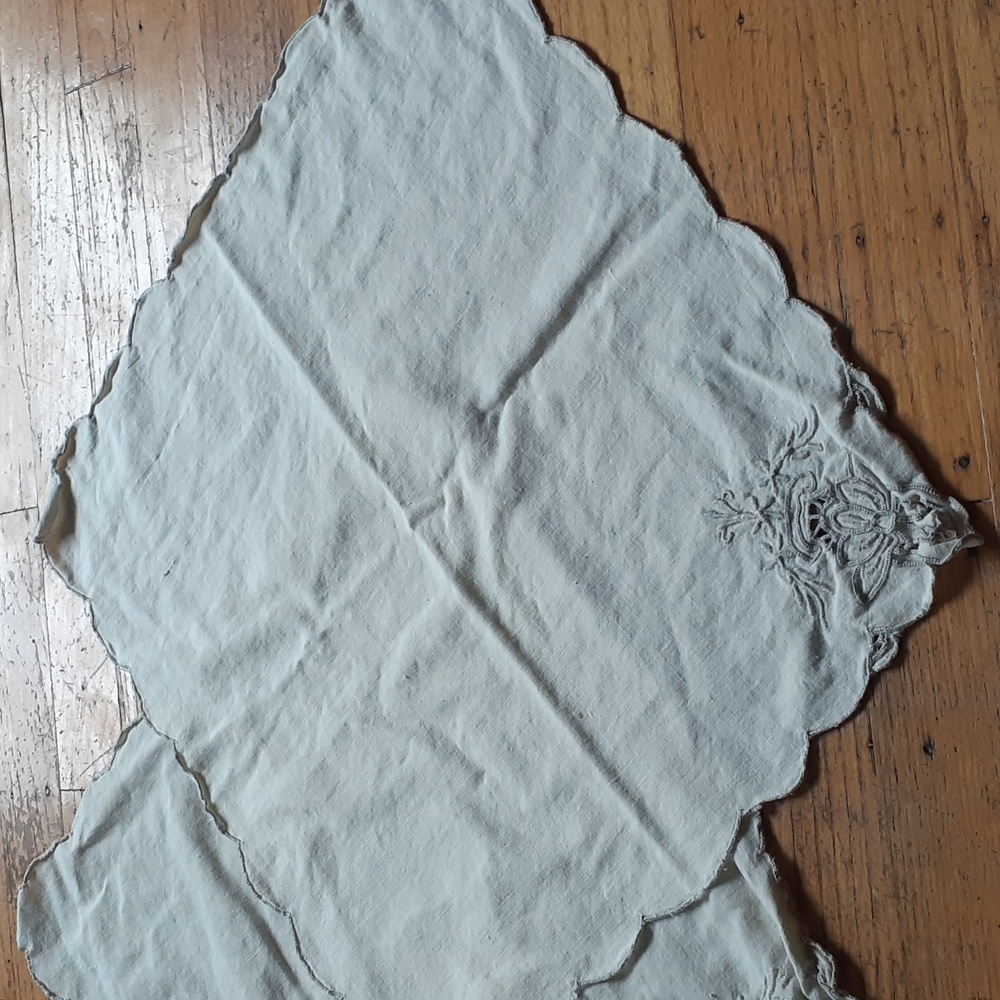 Vintage-Handkerchief-White-Embroidered Corner